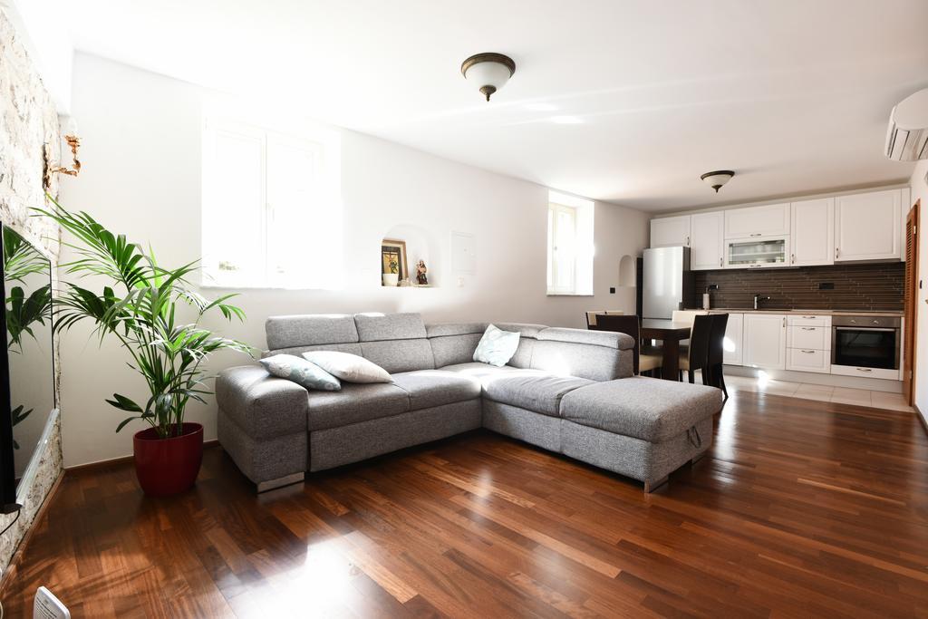 Apartments Kokolo Sibenik Bilik gambar