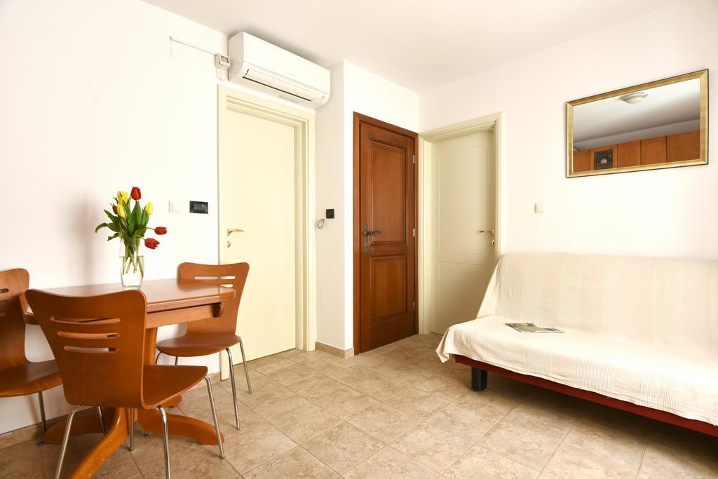 Apartments Kokolo Sibenik Bilik gambar